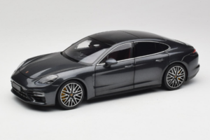 Porsche Panamera 971 Turbo S Grey Metallic Minichamps 1:18 113061073 Métal Moulé