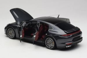 Porsche Panamera 971 Turbo S Grey Metallic Minichamps 1:18 113061073 Métal Moulé — image 5 sur 8