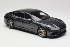 Porsche Panamera 971 Turbo S Grey Metallic Minichamps 1:18 113061073 Métal Moulé — image 6 sur 8