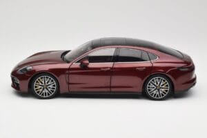 Porsche Panamera 971 Turbo S Rouge Metallic Minichamps 1:18 113061077 Métal Moulé — image 4 sur 8