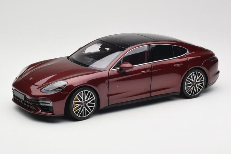 Porsche Panamera 971 Turbo S Rouge Metallic Minichamps 1:18 113061077 Métal Moulé