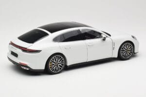 Porsche Panamera 971 Turbo S Blanc Metallic Minichamps 1:18 113061074 Métal Moulé — image 3 sur 8