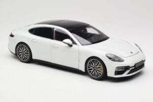 Porsche Panamera 971 Turbo S Blanc Metallic Minichamps 1:18 113061074 Métal Moulé — image 6 sur 8