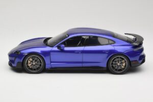 Porsche Taycan J1 Turbo GT Purple Sky Metallic GT Spirit 1:18 GT520 Résine — image 3 sur 6