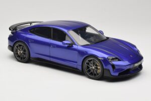 Porsche Taycan J1 Turbo GT Purple Sky Metallic GT Spirit 1:18 GT520 Résine — image 4 sur 6