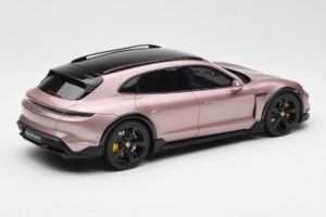 Porsche Taycan Turbo S Cross Turismo Rose Métallique GT Spirit 1:18 GT440 Résine — image 2 sur 6
