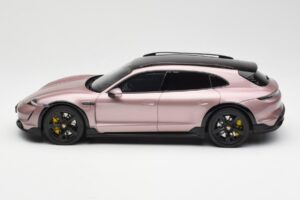 Porsche Taycan Turbo S Cross Turismo Rose Métallique GT Spirit 1:18 GT440 Résine — image 3 sur 6