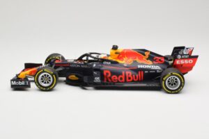 Red Bull Racing RB16 #33 M. Verstappen Winner 70th Anniversary GP 2020 Minichamps 1:18 110200533 Métal Moulé — image 3 sur 6