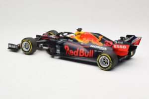 Red Bull Racing RB16 #33 M. Verstappen Winner 70th Anniversary GP 2020 Minichamps 1:18 110200533 Métal Moulé — image 5 sur 6