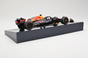 Red Bull Racing RB18 #1 M. Verstappen Winner Austin GP 2022 Minichamps 1:18 113222901 Métal Moulé — image 3 sur 6