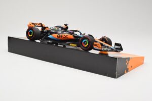 Red Bull Racing RB18 #1 M. Verstappen Winner Austin GP 2022 Minichamps 1:18 113222901 Métal Moulé — image 4 sur 6