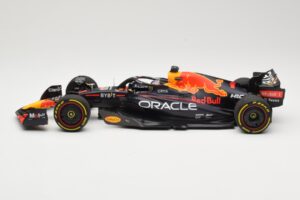 Red Bull Racing RB18 #1 M. Verstappen Winner Miami GP 2022 Minichamps 1:18 110220501 Métal Moulé — image 3 sur 6