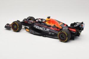 Red Bull Racing RB18 #1 M. Verstappen Winner Miami GP 2022 Minichamps 1:18 110220501 Métal Moulé — image 5 sur 6