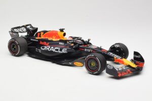 Red Bull Racing RB19 #1 M. Verstappen Winner Spanish GP 2023 Minichamps 1:18 110230801 Métal Moulé — image 4 sur 6