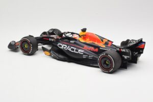 Red Bull Racing RB19 #1 M. Verstappen Winner Spanish GP 2023 Minichamps 1:18 110230801 Métal Moulé — image 5 sur 6