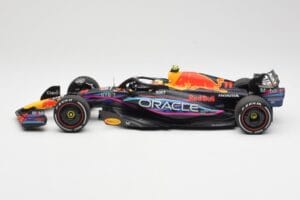Red Bull Racing RB19 #11 S. Perez 2nd Place Miami GP 2023 Minichamps 1:18 110230511 Métal Moulé — image 3 sur 6