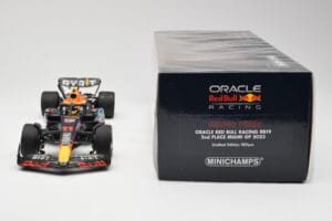 Red Bull Racing RB19 #11 S. Perez 2nd Place Miami GP 2023 Minichamps 1:18 110230511 Métal Moulé — image 6 sur 6