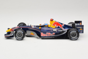 Red Bull RB1 Cosworth #14 D. Coulthard Red Bull Racing Showcar 2005 Minichamps 1:18 100050014 Métal Moulé — image 3 sur 6