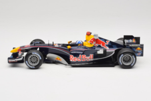 Red Bull RB1 Cosworth #14 D. Coulthard Red Bull Racing Showcar 2005 Minichamps 1:18 100050084 Métal Moulé — image 3 sur 7