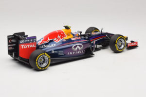 Red Bull RB10 Renault #3 D. Ricciardo Infiniti Red Bull Racing Showcar 2014 Minichamps 1:18 110140003 Métal Moulé — image 2 sur 6