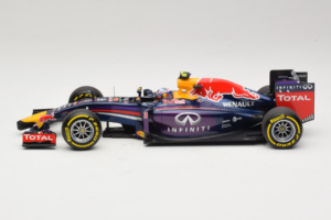 Red Bull RB10 Renault #3 D. Ricciardo Infiniti Red Bull Racing Showcar 2014 Minichamps 1:18 110140003 Métal Moulé — image 3 sur 6