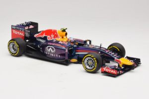 Red Bull RB10 Renault #3 D. Ricciardo Infiniti Red Bull Racing Showcar 2014 Minichamps 1:18 110140003 Métal Moulé — image 4 sur 6