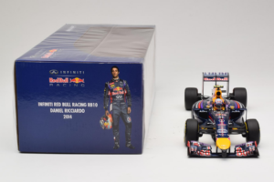 Red Bull RB10 Renault #3 D. Ricciardo Infiniti Red Bull Racing Showcar 2014 Minichamps 1:18 110140003 Métal Moulé — image 6 sur 6