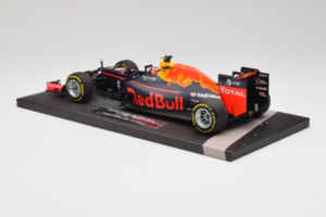 Red Bull RB12 Tag Heuer #26 D. Kvyat Red Bull Racing Showcar 2016 Minichamps 1:18 117160026 Résine — image 5 sur 7