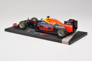 Red Bull RB12 Tag Heuer #3 D. Ricciardo Red Bull Racing Showcar 2016 Minichamps 1:18 117160003 Résine — image 5 sur 7