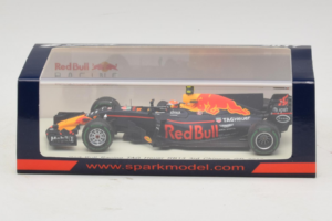 Red Bull RB13 Tag Heuer #33 M. Verstappen 3rd Chinese Grand Prix 2017 Spark 1:43 S5037 Résine — image 4 sur 4