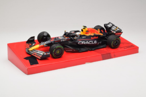 Red Bull RB18 #1 M. Verstappen Oracle Red Bull Racing Japanese Grand Prix Winner World Champion 2022 Minichamps 1:18 11322280 — image 2 sur 7