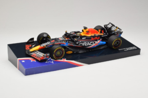 Red Bull RB19 #1 M. Verstappen Oracle Red Bull Racing United States Grand Prix Winner World Champion 2023 Minichamps 1:18 113 — image 2 sur 7
