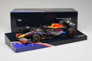 Red Bull RB19 #1 M. Verstappen Oracle Red Bull Racing United States Grand Prix Winner World Champion 2023 Minichamps 1:18 113 — image 7 sur 7