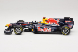 Red Bull RB7 Renault #1 S. Vettel Red Bull Racing Showcar 2011 Minichamps 1:18 110110071-1 Métal Moulé — image 3 sur 7