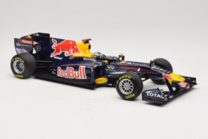 Red Bull RB7 Renault #1 S. Vettel Red Bull Racing Showcar 2011 Minichamps 1:18 110110071-1 Métal Moulé — image 4 sur 7