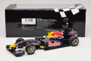 Red Bull RB7 Renault #1 S. Vettel Red Bull Racing Showcar 2011 Minichamps 1:18 110110071-1 Métal Moulé — image 6 sur 7