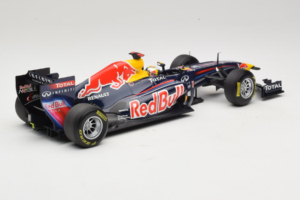 Red Bull RB7 Renault #1 S. Vettel Red Bull Racing World Champion 2011 Minichamps 1:18 110110001 Métal Moulé — image 2 sur 6