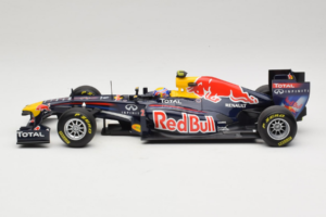 Red Bull RB7 Renault #2 M. Webber Red Bull Racing Showcar 2011 Minichamps 1:18 110110002 Métal Moulé — image 3 sur 7