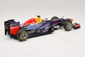 Red Bull RB9 Renault #2 M. Webber Infiniti Red Bull Racing Showcar 2013 Minichamps 1:18 110130072 Métal Moulé — image 2 sur 6