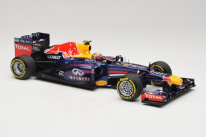 Red Bull RB9 Renault #2 M. Webber Infiniti Red Bull Racing Showcar 2013 Minichamps 1:18 110130072 Métal Moulé — image 4 sur 6