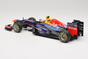 Red Bull RB9 Renault #2 M. Webber Infiniti Red Bull Racing Showcar 2013 Minichamps 1:18 110130072 Métal Moulé — image 5 sur 6