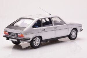 Renault 30 TX Argent Norev 1:18 185272 Métal Moulé — image 3 sur 8