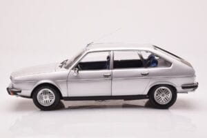 Renault 30 TX Argent Norev 1:18 185272 Métal Moulé — image 4 sur 8