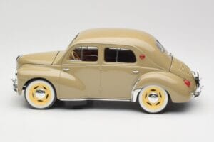 Renault 4CV Berline Gris Ardoise Solido 1:18 8059 Métal Moulé — image 4 sur 8