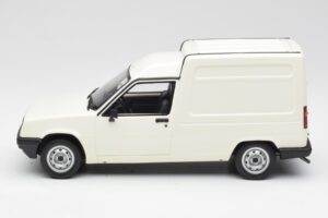 Renault Express Blanc Otto 1:18 OT466 Résine — image 3 sur 5