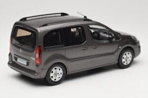 Renault Juvaquatre Break 300 kg Ivoire Norev 1:18 185260 Métal Moulé — image 2 sur 6