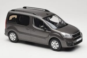 Renault Juvaquatre Break 300 kg Ivoire Norev 1:18 185260 Métal Moulé — image 4 sur 6
