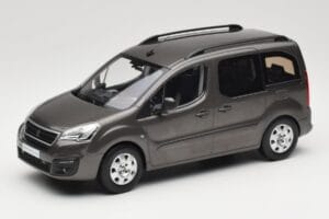 Renault Juvaquatre Break 300 kg Ivoire Norev 1:18 185260 Métal Moulé