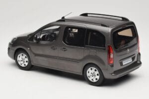 Renault Juvaquatre Break 300 kg Ivoire Norev 1:18 185260 Métal Moulé — image 5 sur 6