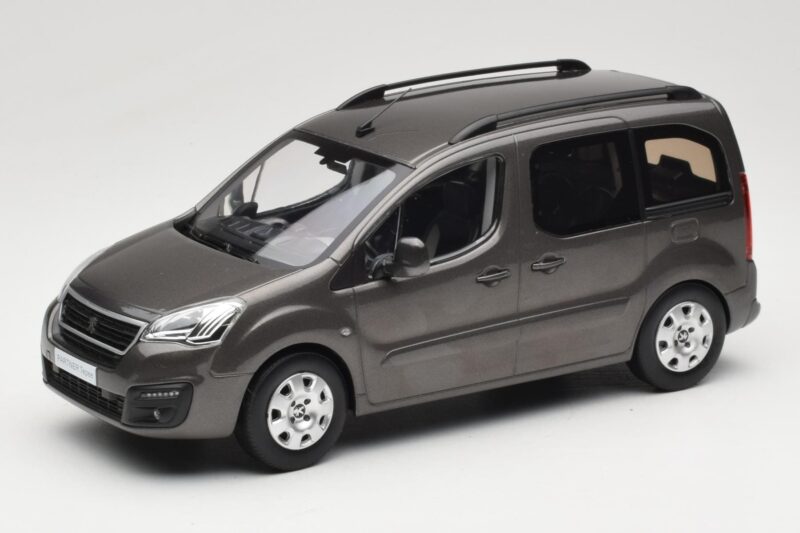 Renault Juvaquatre Break 300 kg Ivoire Norev 1:18 185260 Métal Moulé